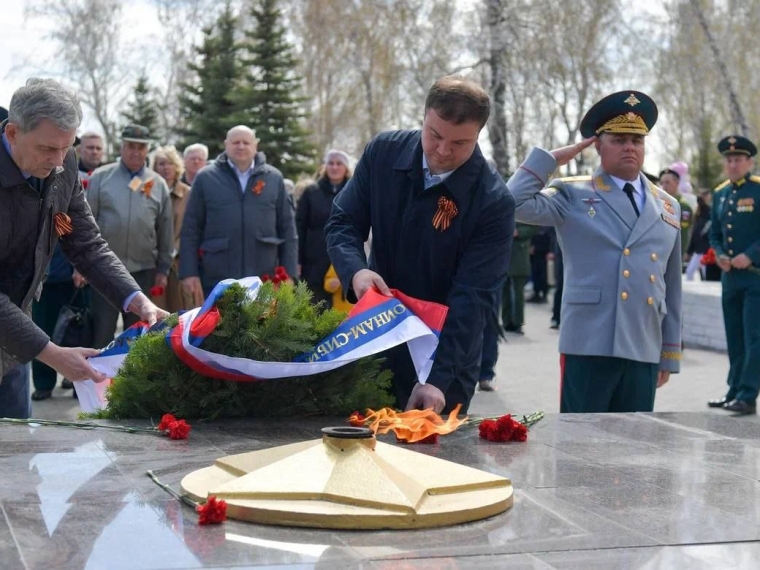 Виталий Хоценко почтил память героев Великой Отечественной войны в мемориальном комплексе «Черемушки»
