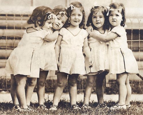 Сестры Дион Аннет,   Мари, Эмили, Ивонн и Сесиль, 1937 год.