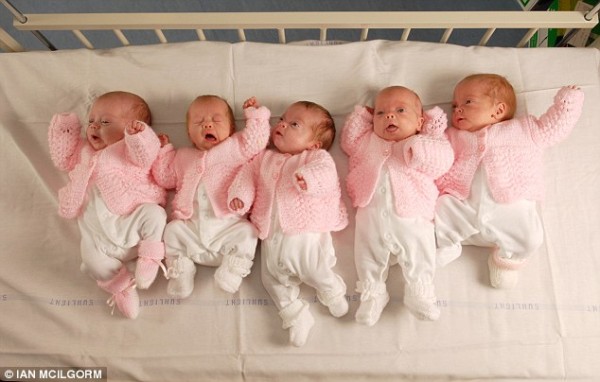 Пять прелестных русских девочек-близнецов